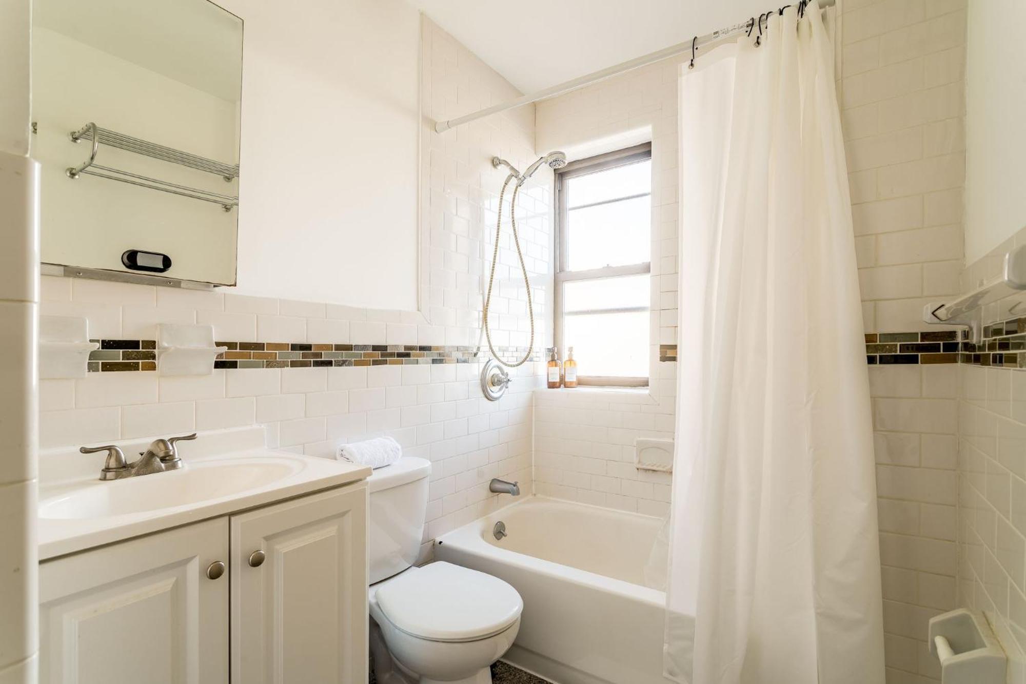 Chic & Trendy 3bd 1bath Escape In The Lower East Side New York