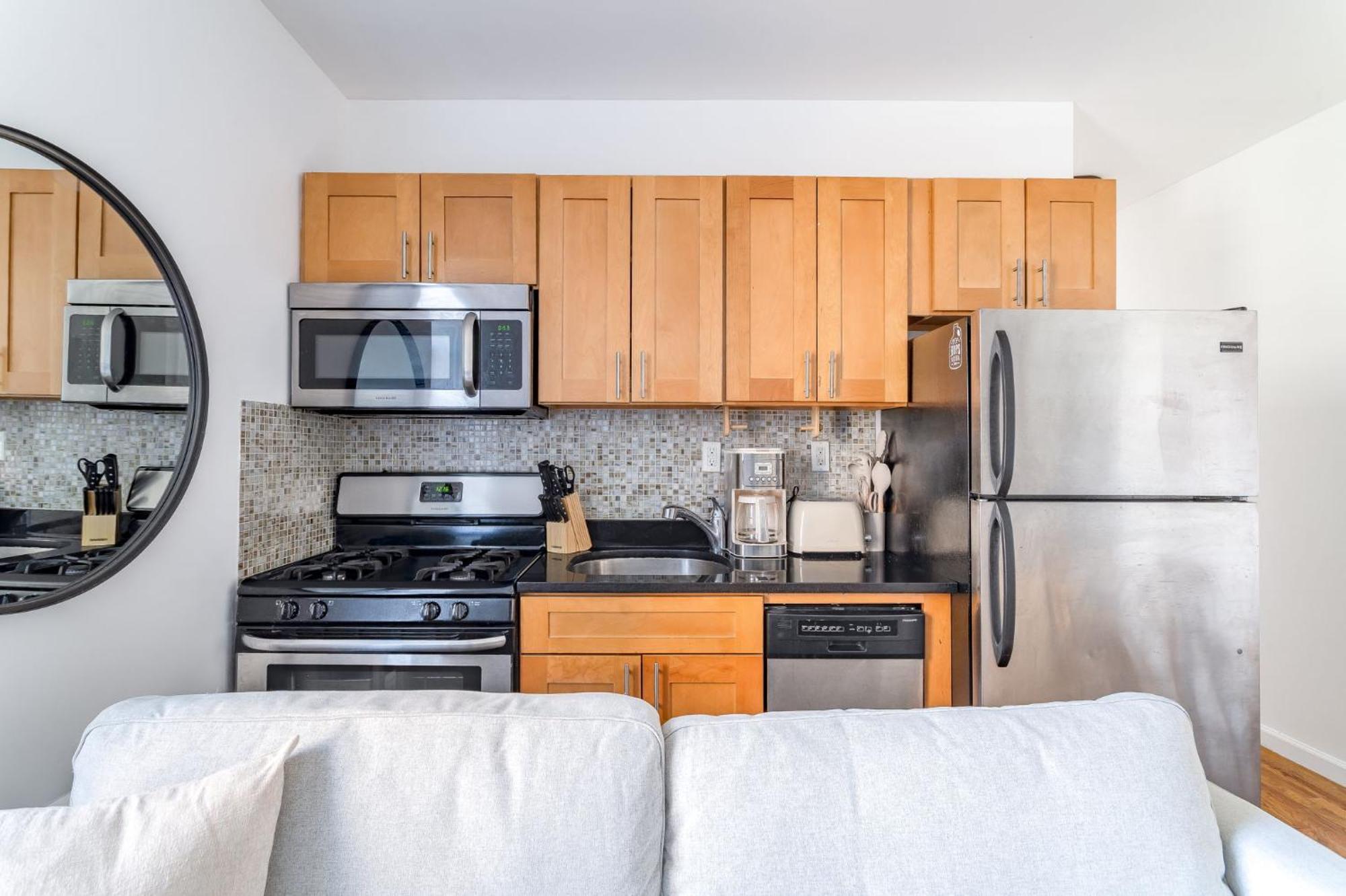 Chic & Trendy 3bd 1bath Escape In The Lower East Side Apartment *